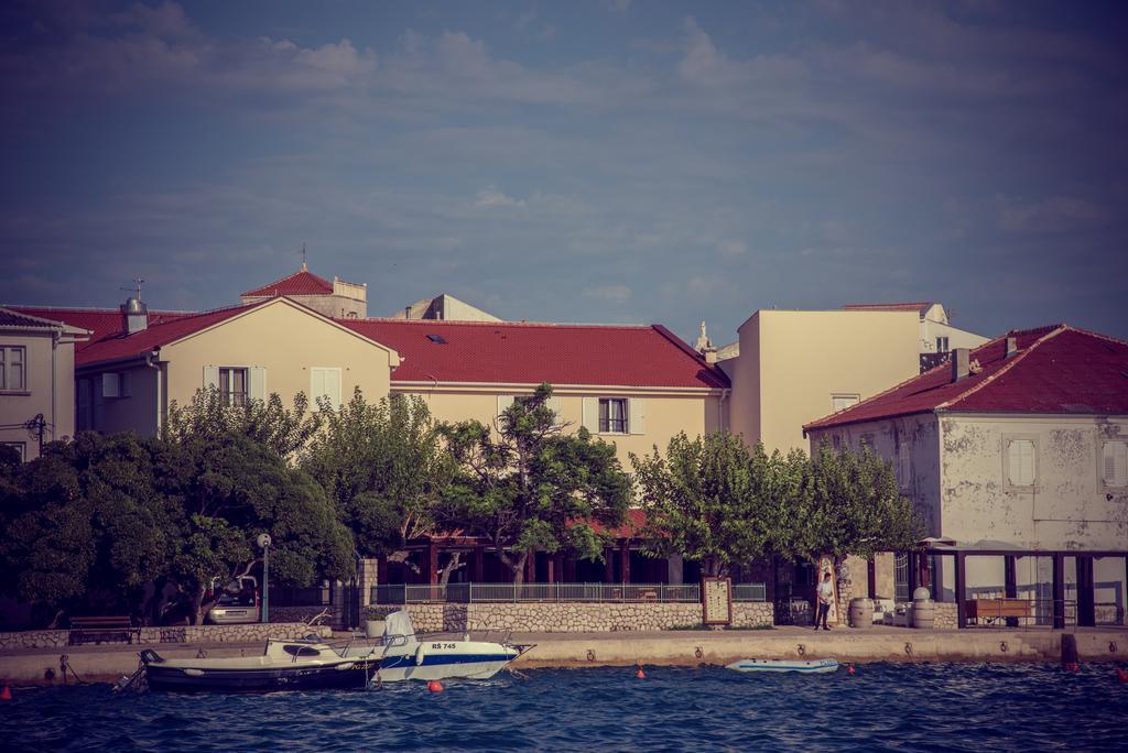 Hotel Smokva Pag Pag Town Exterior foto